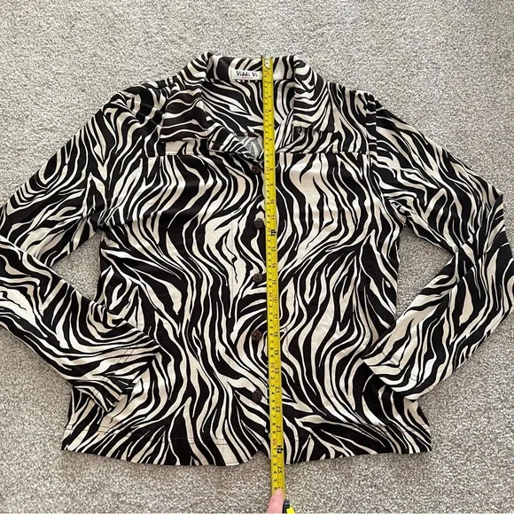 Vikki Vi Zebra Animal Print Collared Button Up Blouse Black & Cream Medium - Picture 7 of 10